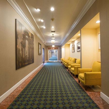 Howard Johnson By Wyndham Fullerton/Anaheim Conference Cntr Экстерьер фото