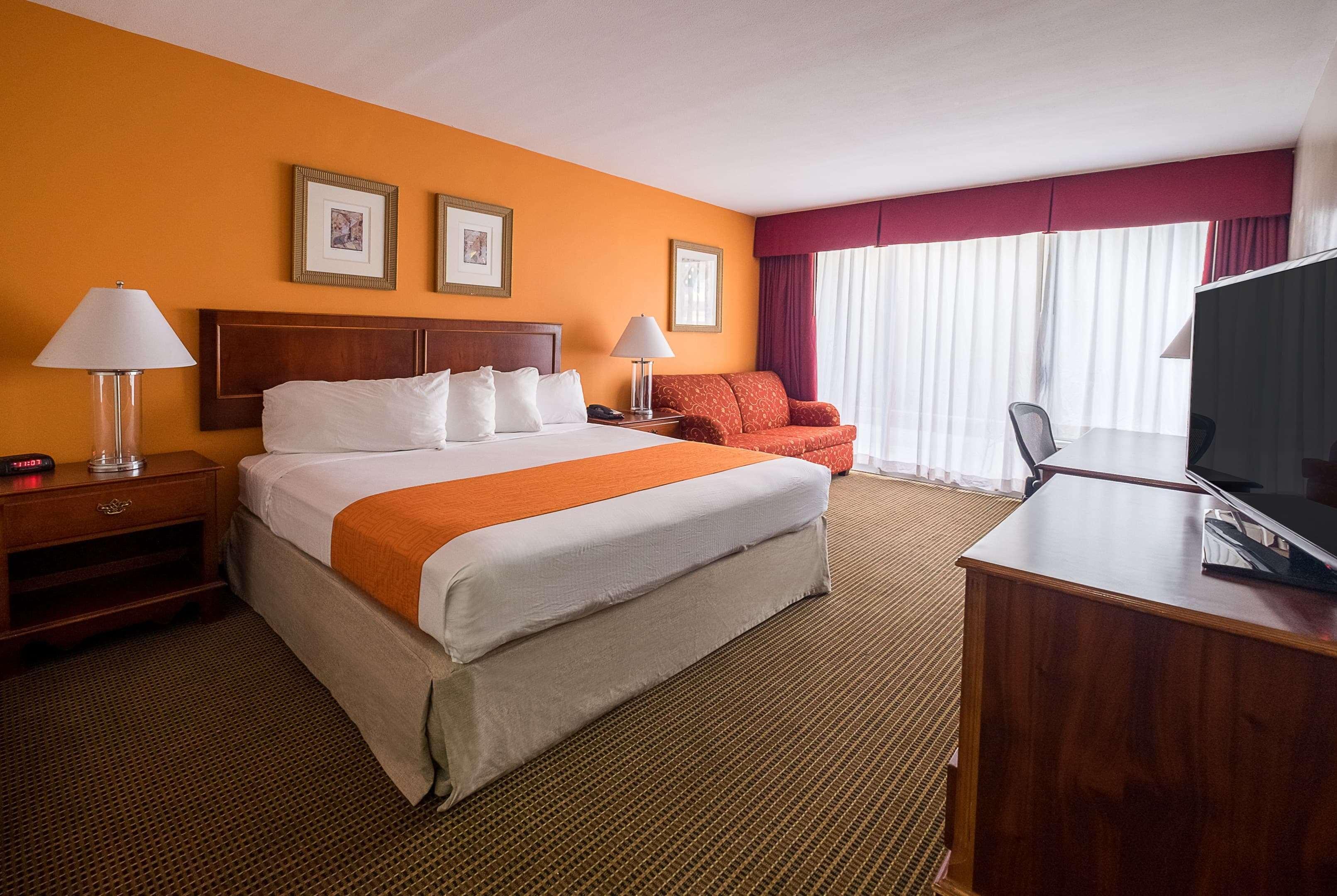 Howard Johnson By Wyndham Fullerton/Anaheim Conference Cntr Экстерьер фото