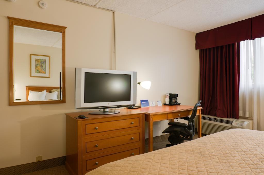 Howard Johnson By Wyndham Fullerton/Anaheim Conference Cntr Экстерьер фото