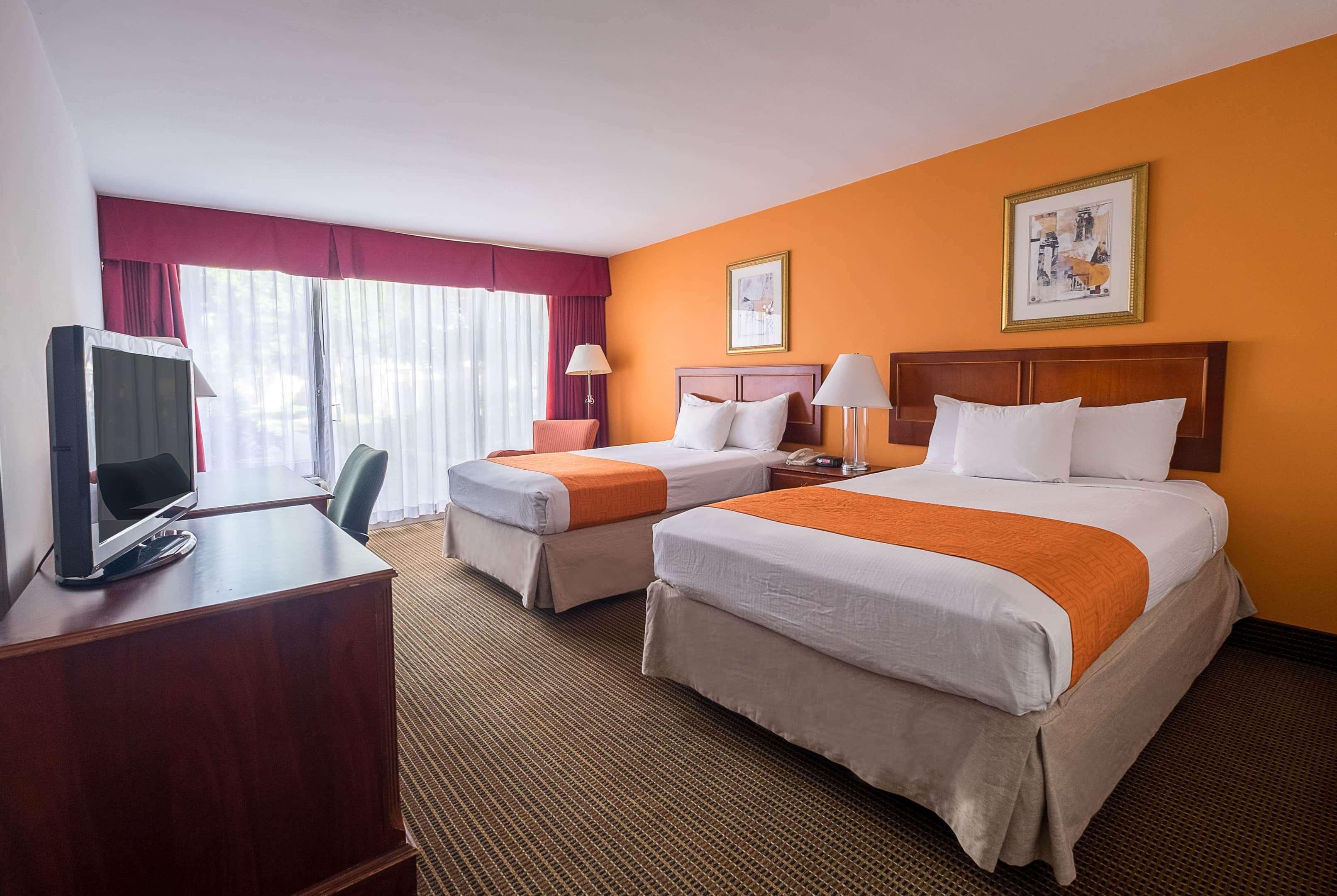 Howard Johnson By Wyndham Fullerton/Anaheim Conference Cntr Экстерьер фото