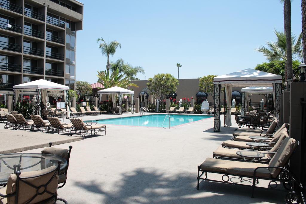 Howard Johnson By Wyndham Fullerton/Anaheim Conference Cntr Экстерьер фото