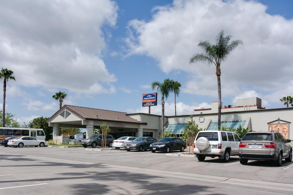 Howard Johnson By Wyndham Fullerton/Anaheim Conference Cntr Экстерьер фото