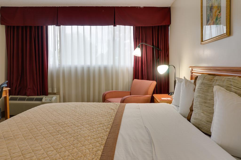Howard Johnson By Wyndham Fullerton/Anaheim Conference Cntr Экстерьер фото