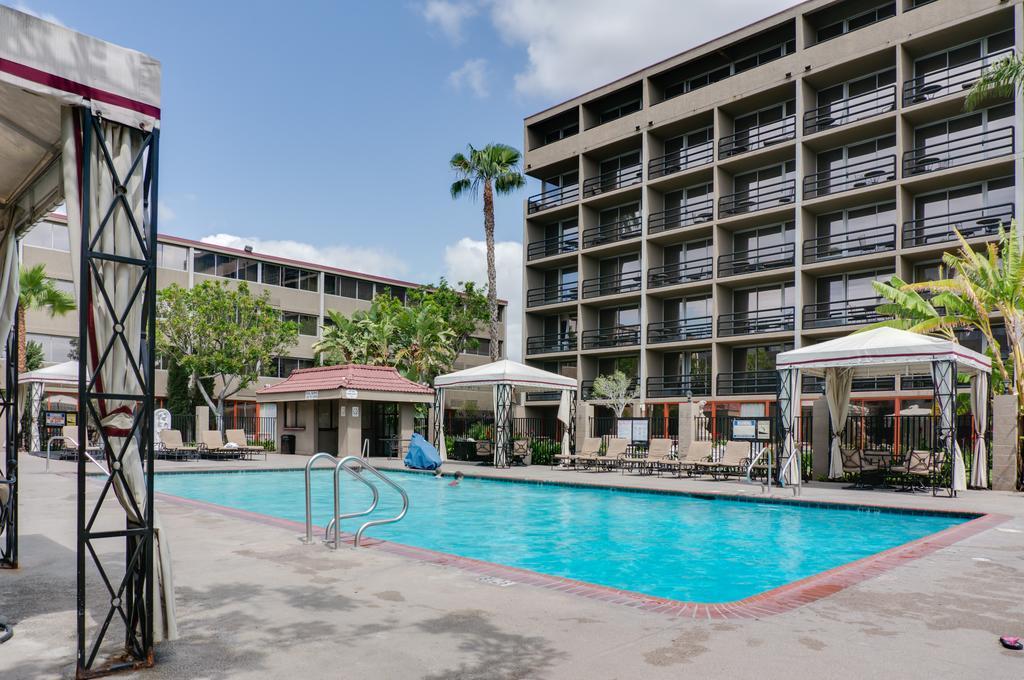 Howard Johnson By Wyndham Fullerton/Anaheim Conference Cntr Экстерьер фото