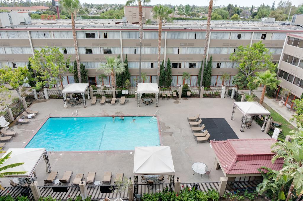 Howard Johnson By Wyndham Fullerton/Anaheim Conference Cntr Экстерьер фото