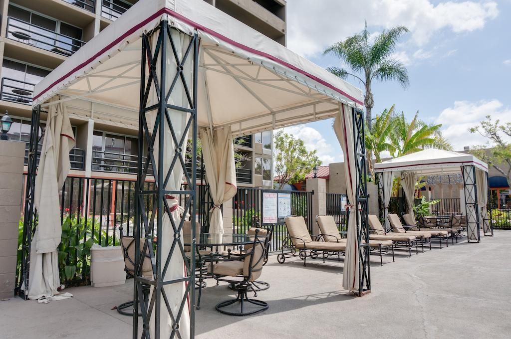 Howard Johnson By Wyndham Fullerton/Anaheim Conference Cntr Экстерьер фото