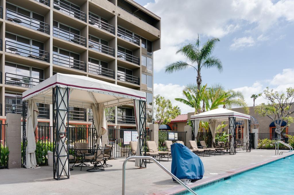 Howard Johnson By Wyndham Fullerton/Anaheim Conference Cntr Экстерьер фото