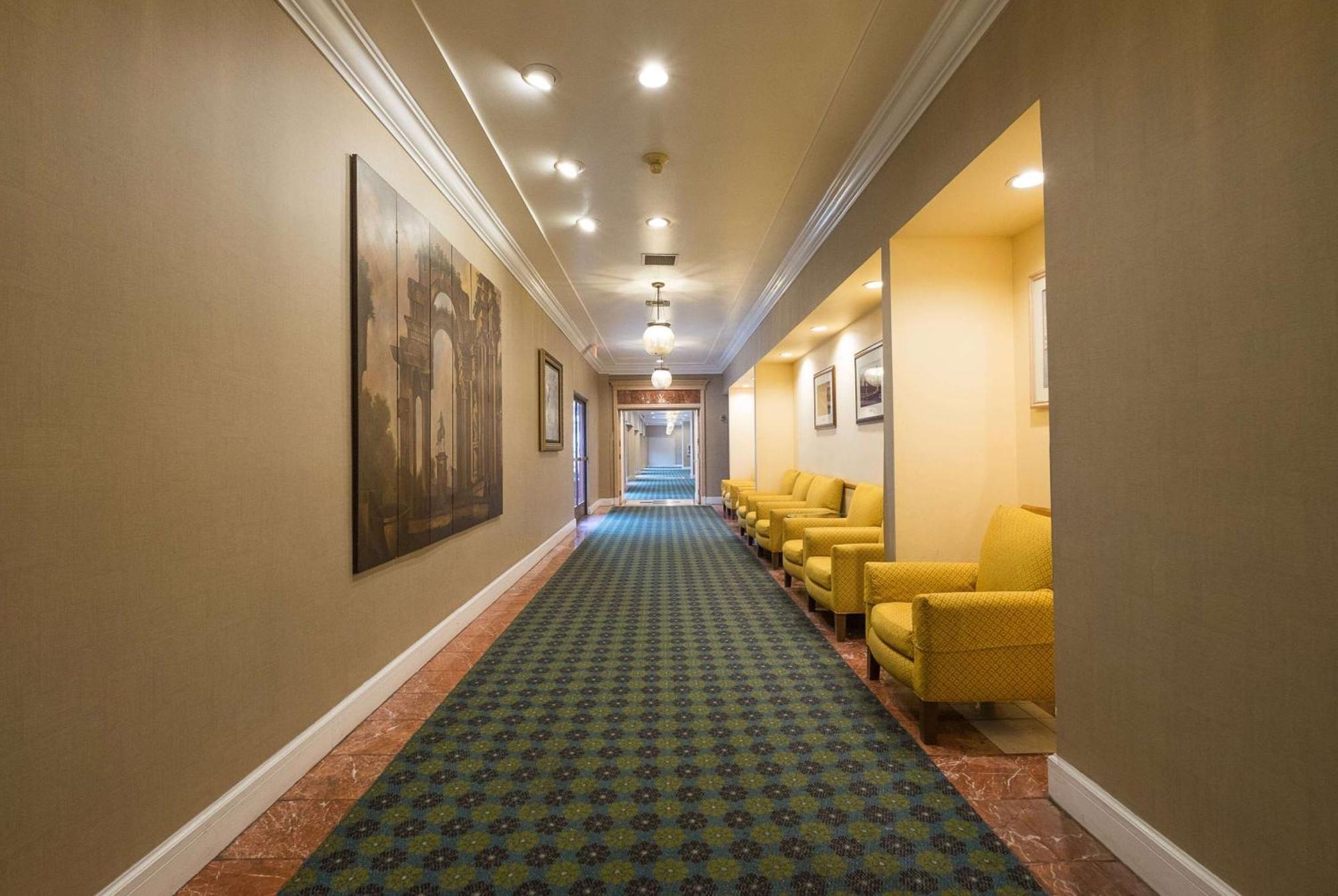 Howard Johnson By Wyndham Fullerton/Anaheim Conference Cntr Экстерьер фото
