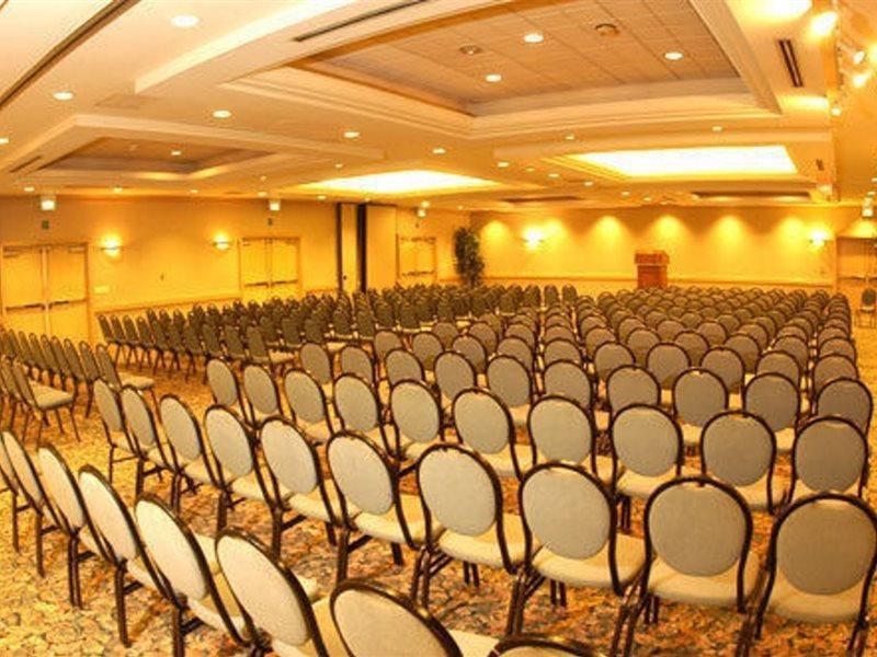 Howard Johnson By Wyndham Fullerton/Anaheim Conference Cntr Экстерьер фото