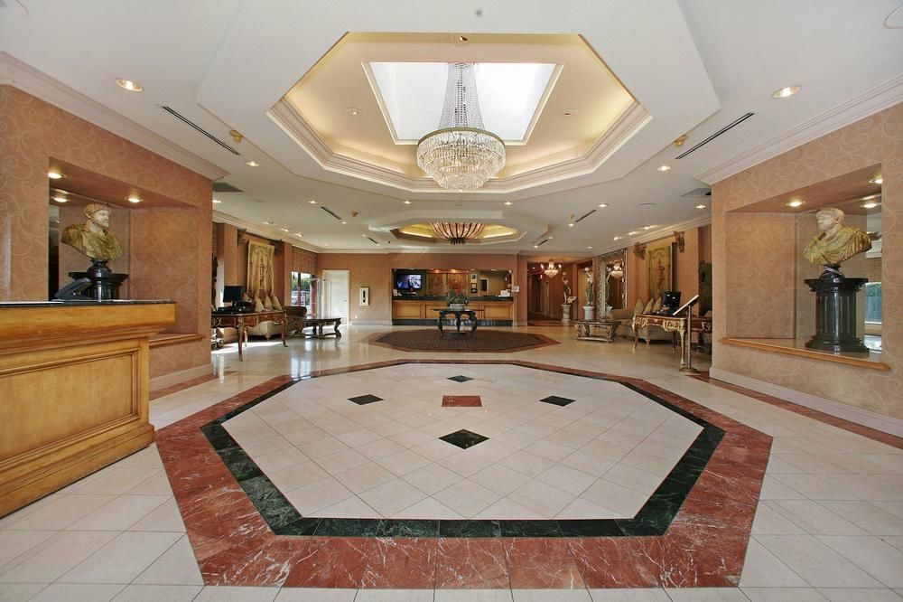 Howard Johnson By Wyndham Fullerton/Anaheim Conference Cntr Экстерьер фото