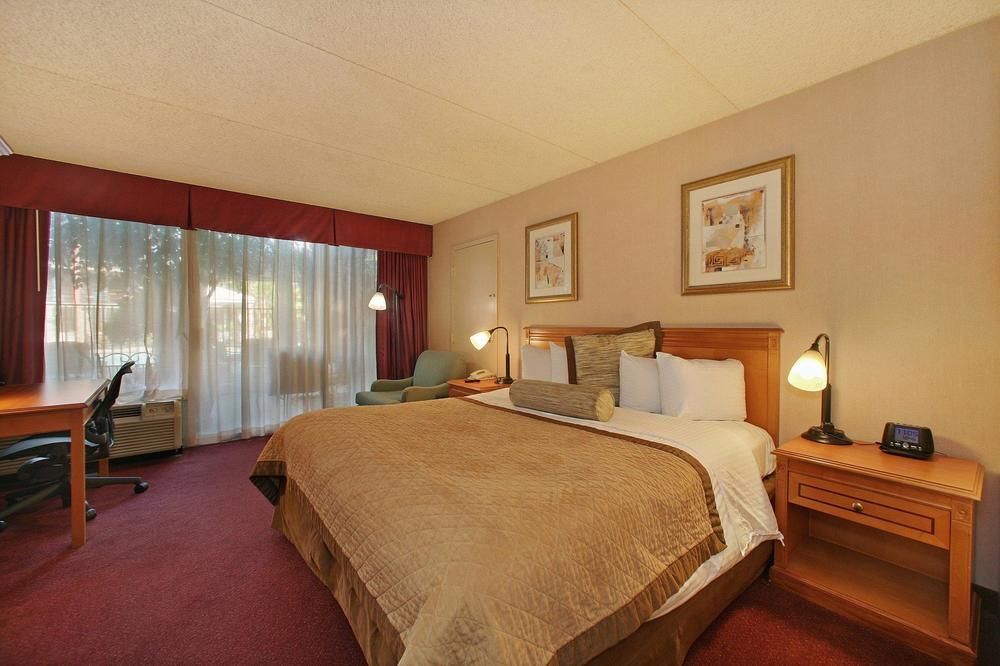 Howard Johnson By Wyndham Fullerton/Anaheim Conference Cntr Экстерьер фото