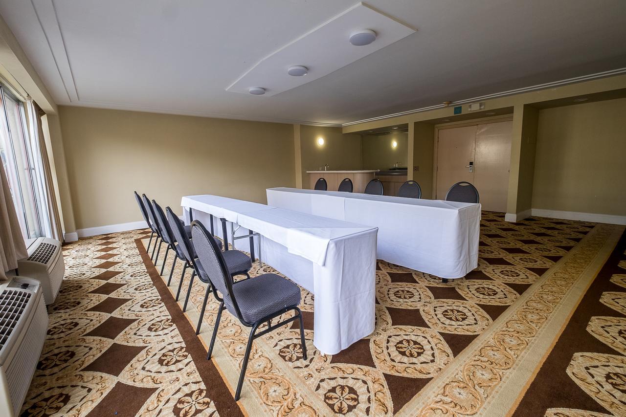 Howard Johnson By Wyndham Fullerton/Anaheim Conference Cntr Экстерьер фото