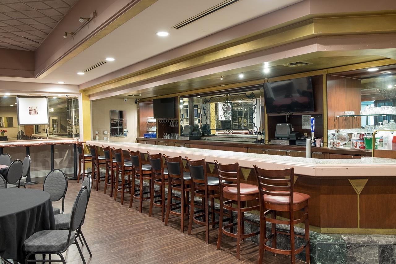 Howard Johnson By Wyndham Fullerton/Anaheim Conference Cntr Экстерьер фото