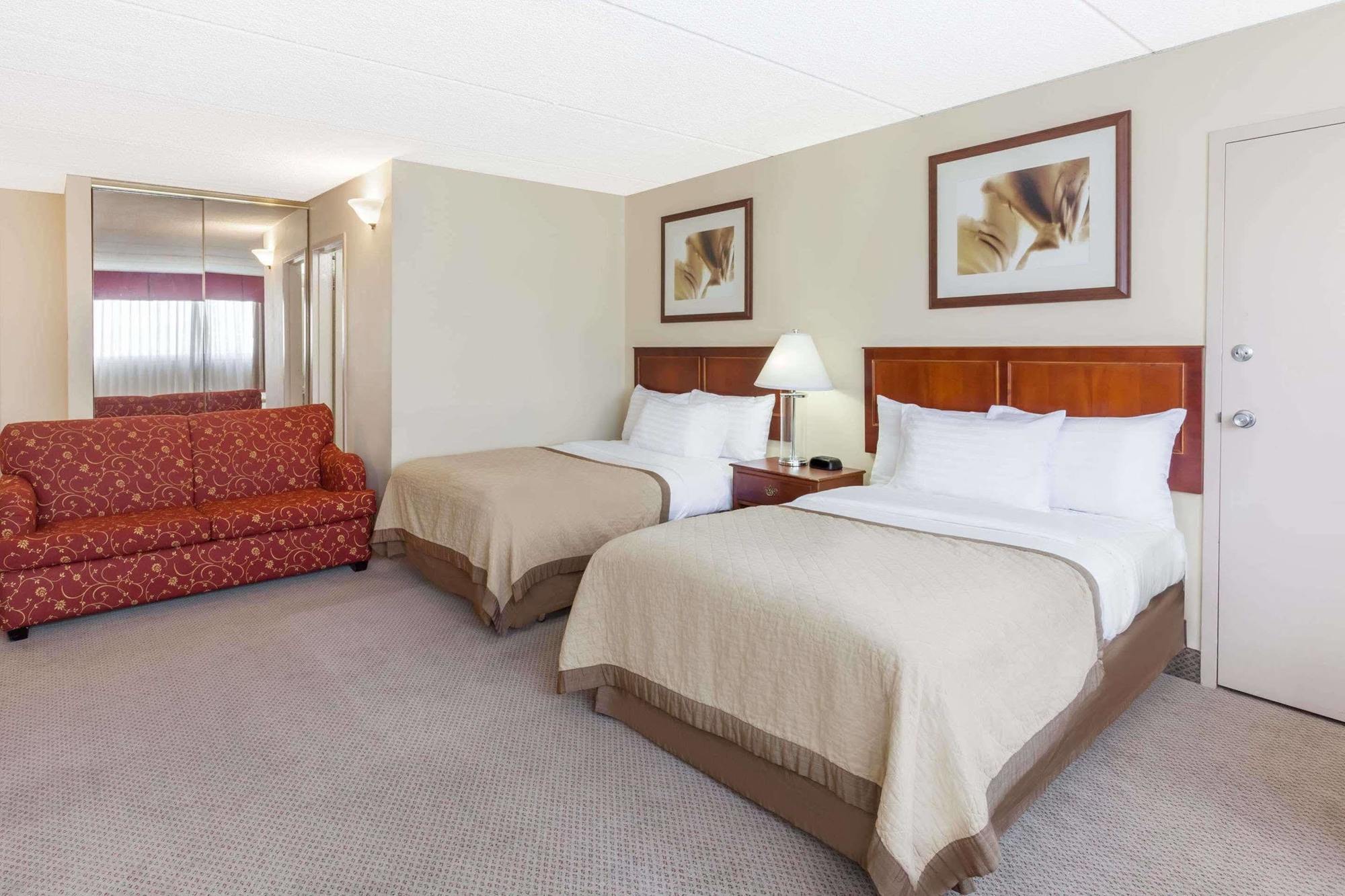Howard Johnson By Wyndham Fullerton/Anaheim Conference Cntr Экстерьер фото