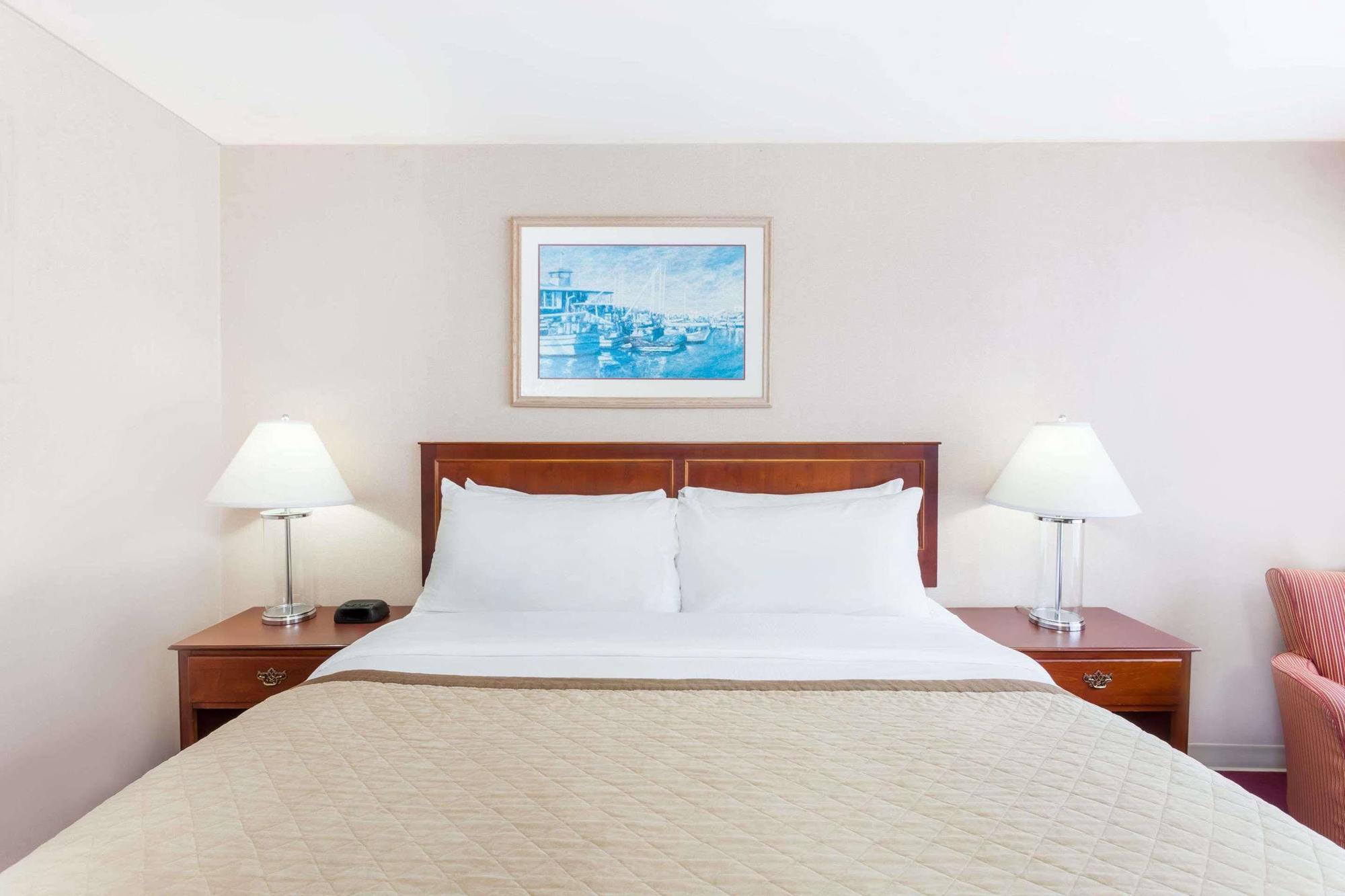Howard Johnson By Wyndham Fullerton/Anaheim Conference Cntr Экстерьер фото